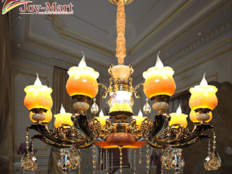 Đèn trần phòng khách tân cổ điển với ánh sáng vàng hoàng gia
