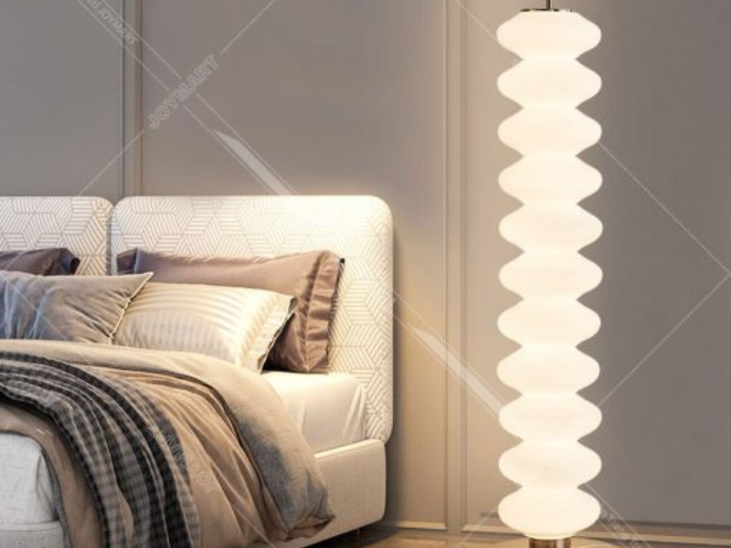Đèn cây đứng phòng ngủ có thể làm đèn đọc sách