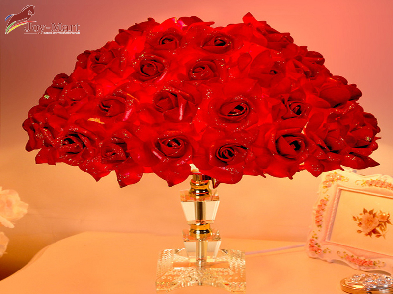Lãng mạn, tinh tế là điểm cộng lớn nhất của đèn ngủ hoa hồng